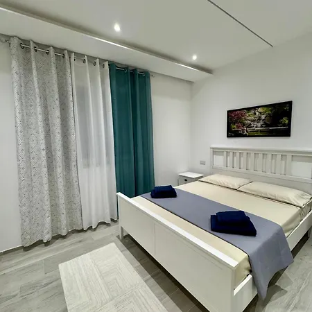 Ezlin Smart Luxury Savona